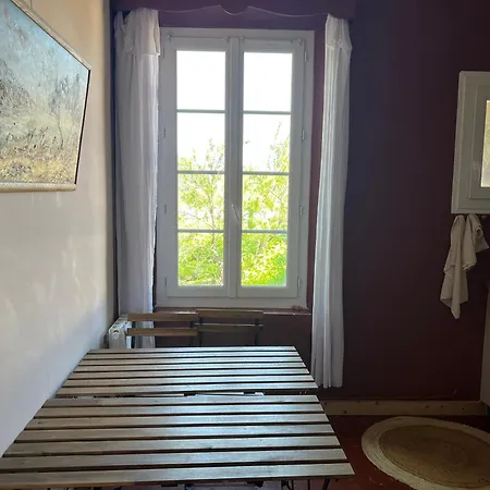 Pour 3 Personnes Pres Apartment