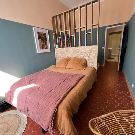 Pour 3 Personnes Pres Apartment *